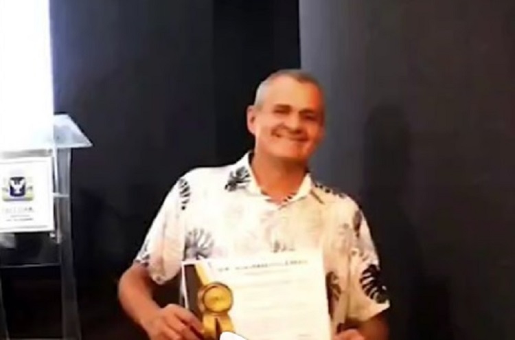 Fernando Queiroz fatura prêmio QSB na categoria Artista Plástico