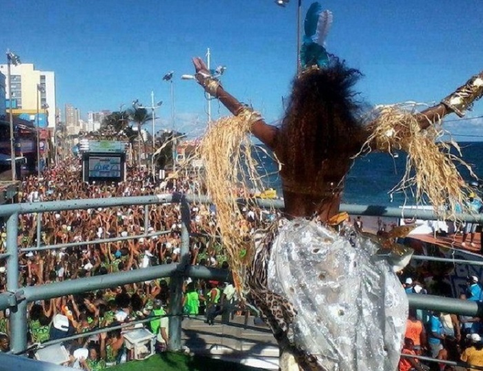 Confirmado no Carnaval, Ara Ketu vai distribuir e trocar abadás por alimentos em Periperi